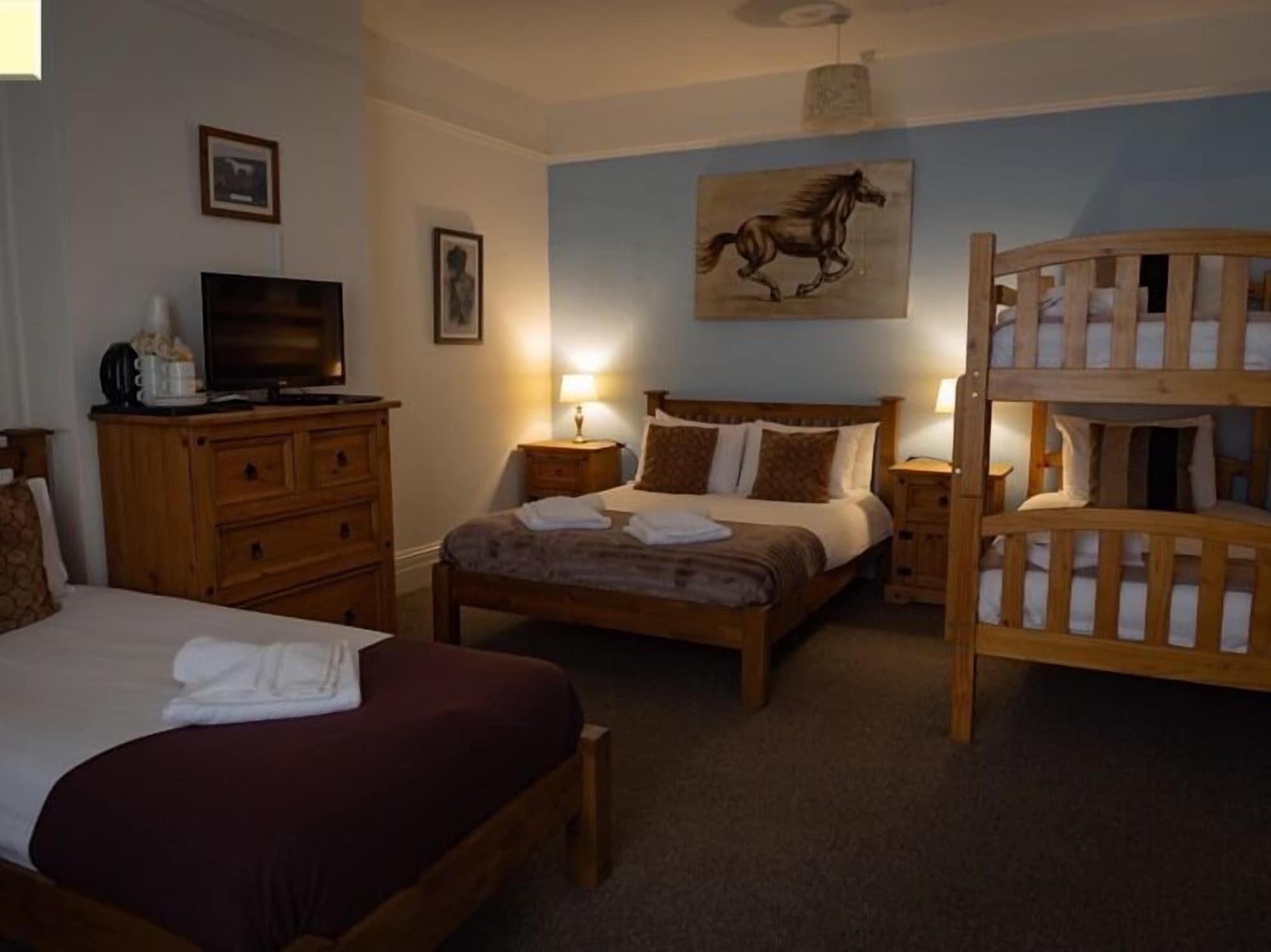 Stonehenge Inn & Shepherd'S Huts Bulford Buitenkant foto