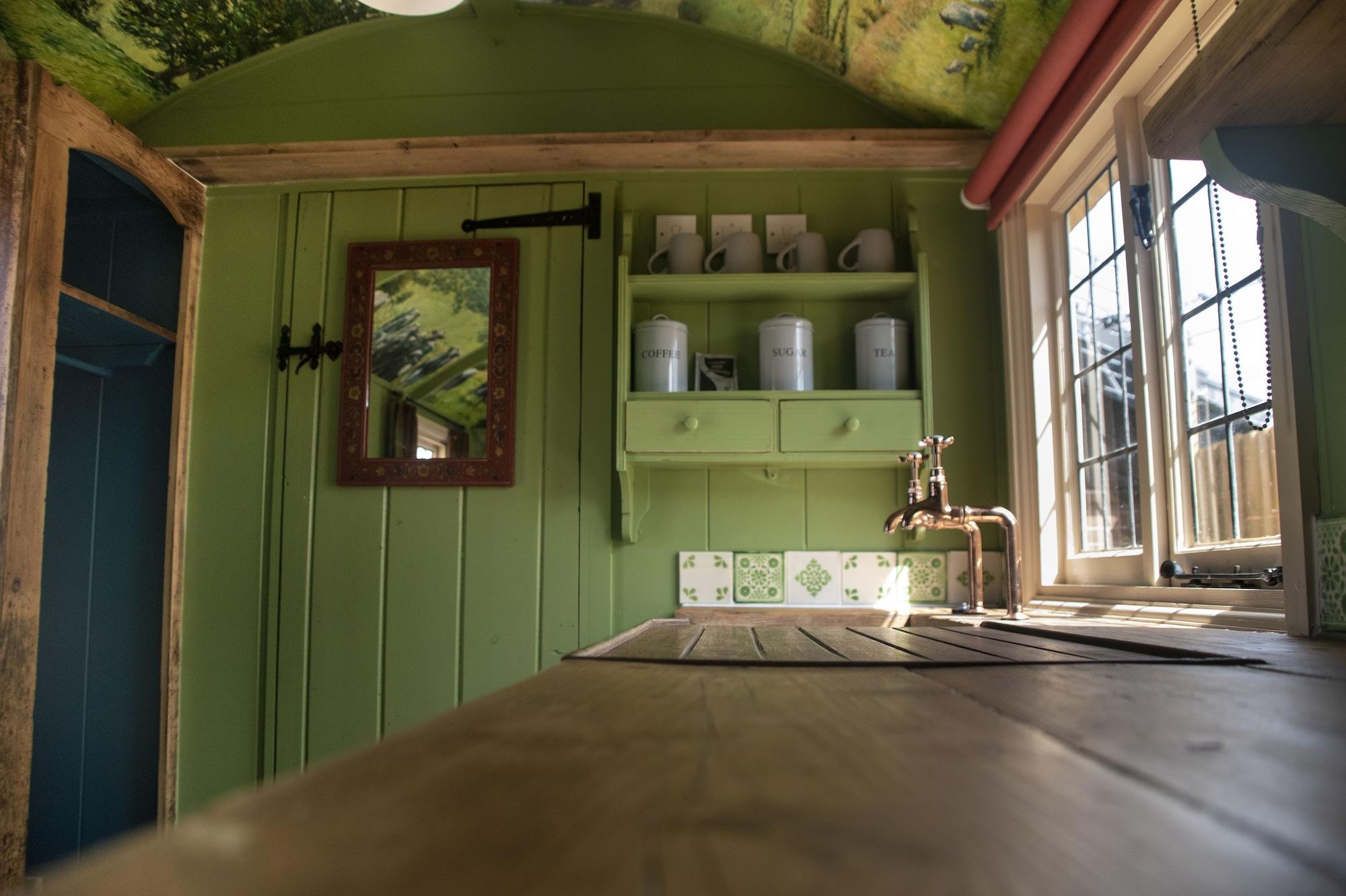 Stonehenge Inn & Shepherd'S Huts Bulford Buitenkant foto
