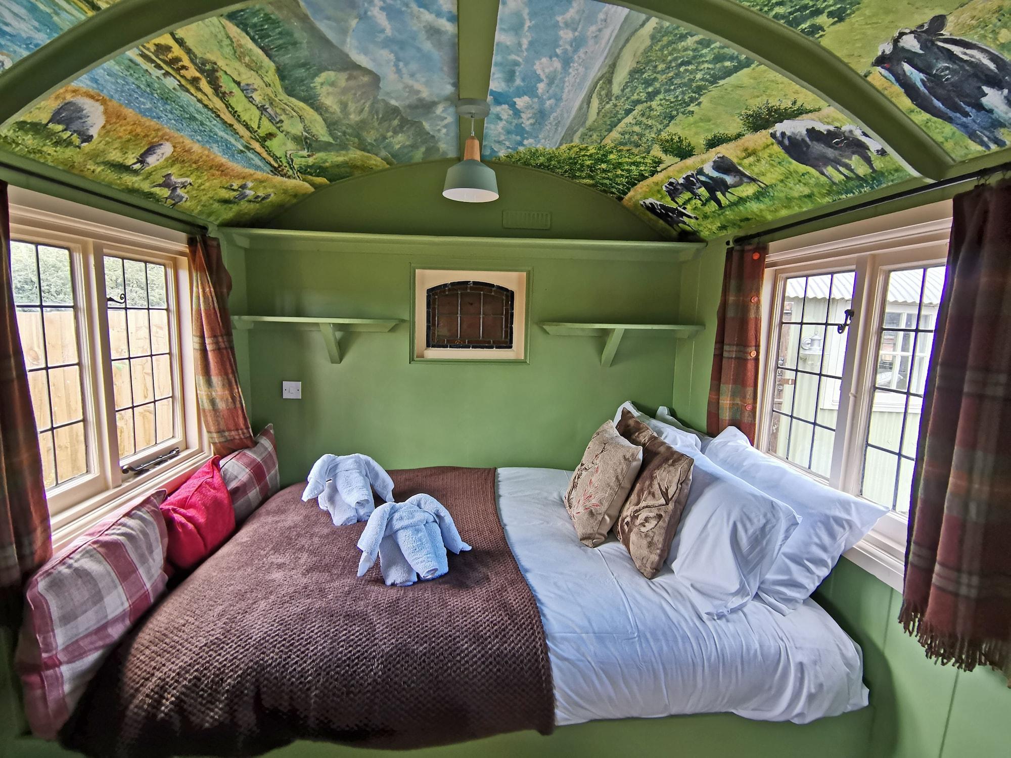 Stonehenge Inn & Shepherd'S Huts Bulford Buitenkant foto