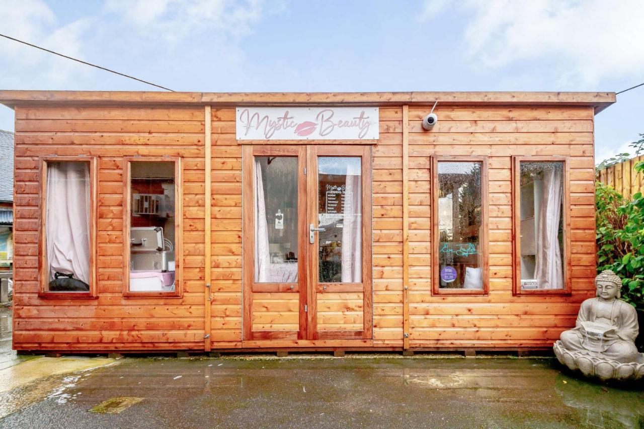 Stonehenge Inn & Shepherd'S Huts Bulford Buitenkant foto