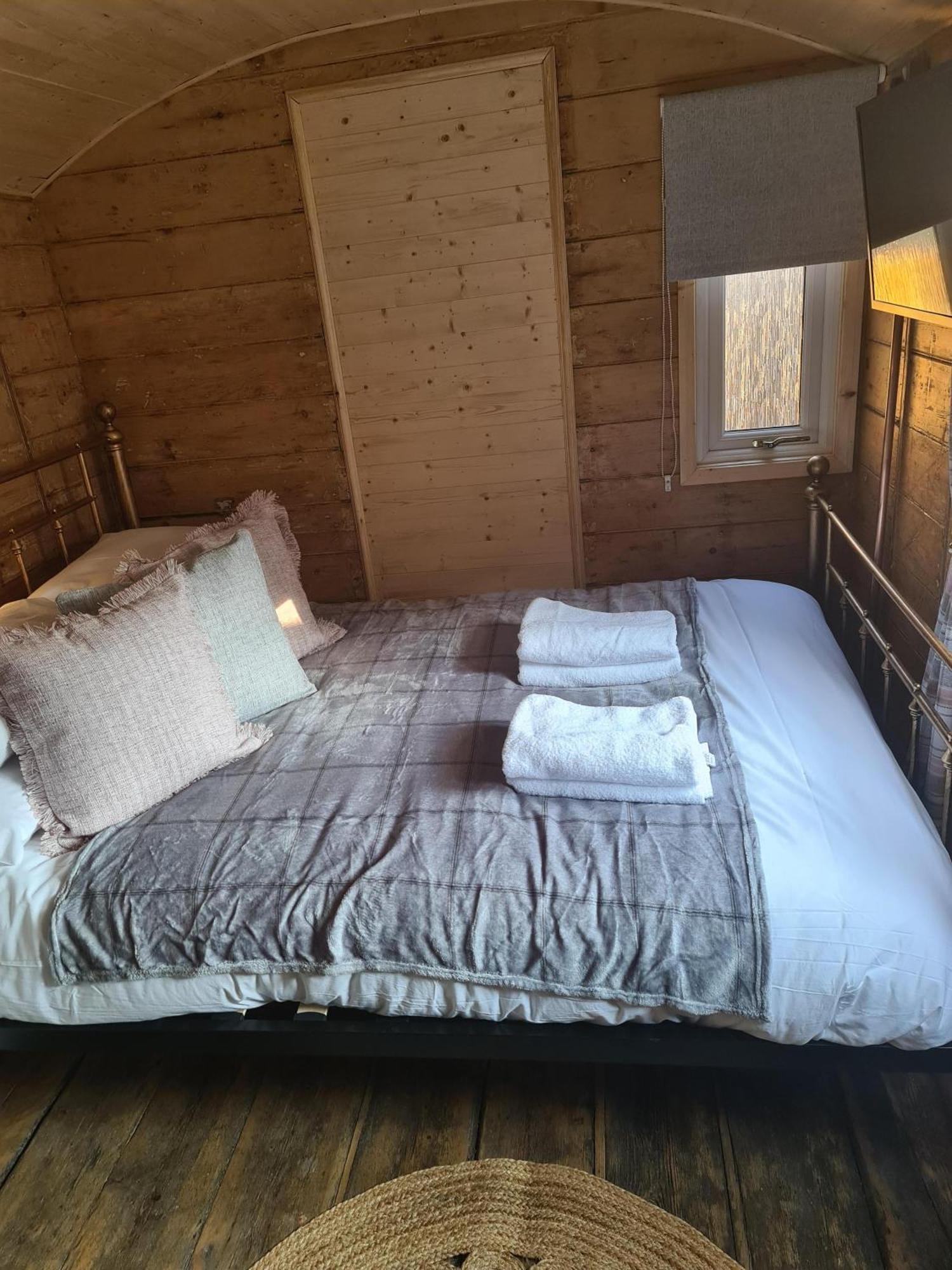 Stonehenge Inn & Shepherd'S Huts Bulford Kamer foto