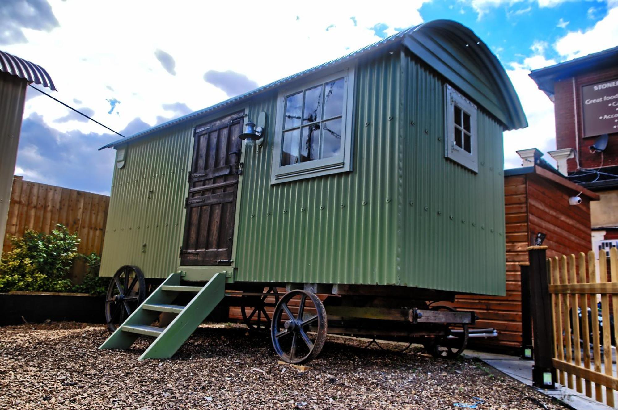 Stonehenge Inn & Shepherd'S Huts Bulford Kamer foto