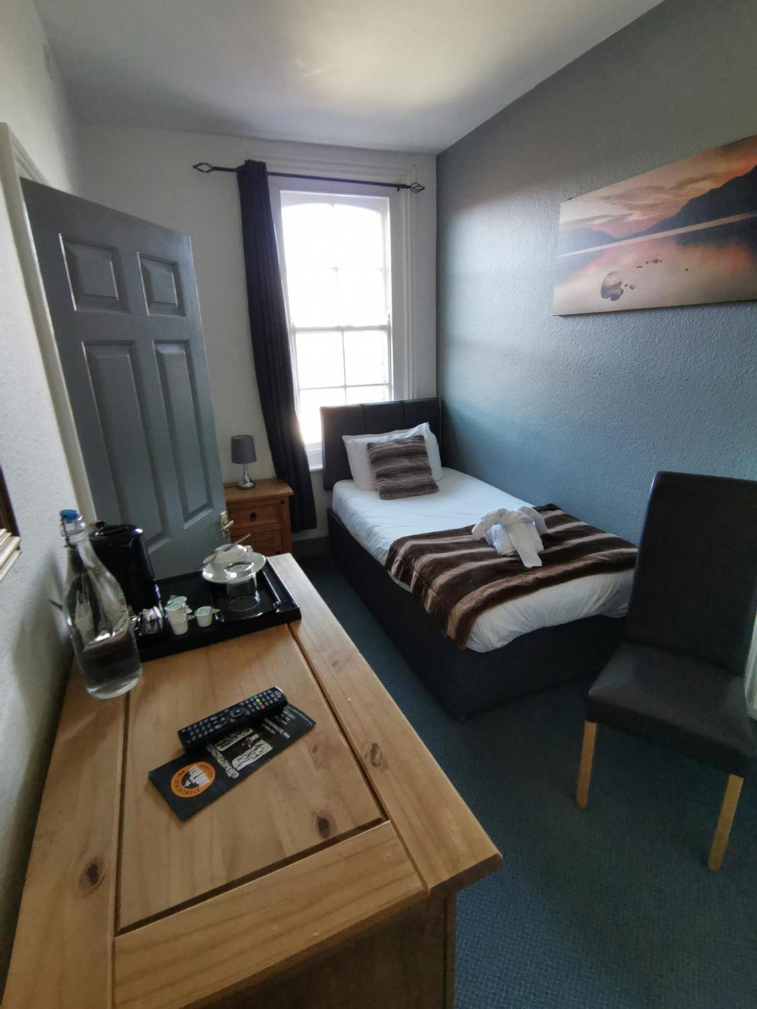 Stonehenge Inn & Shepherd'S Huts Bulford Kamer foto